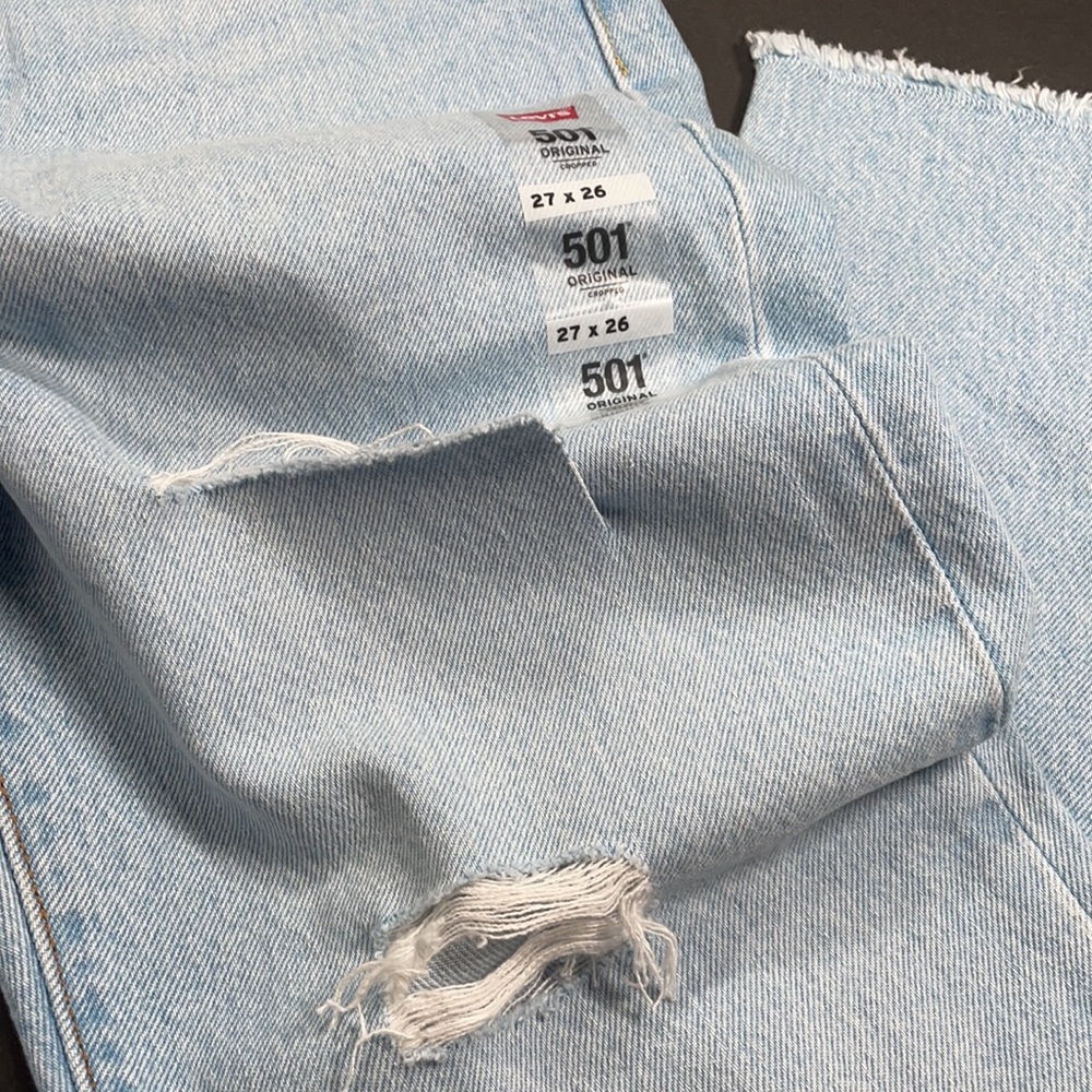 Levi’s 501 Cropped High Rise - Picture 6 of 11